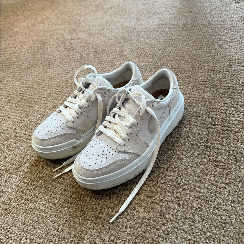 Women’s beige Nike airforce 1